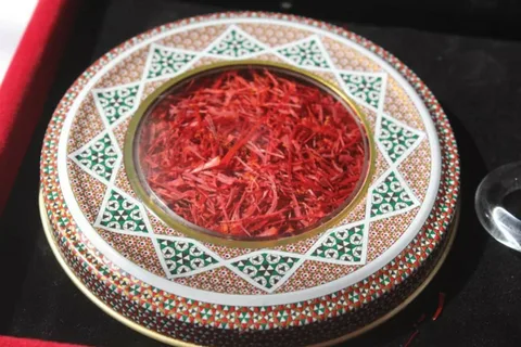 تصویر 3 از زعفران کادویی لوکس با بسته‌ بندی شیک و مناسب هدیه و سوغات